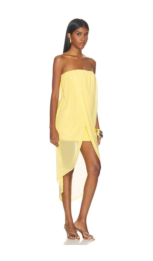 Ellis Strapless Midi Dress in Yellow. - size M (also in S) - superdown - Modalova