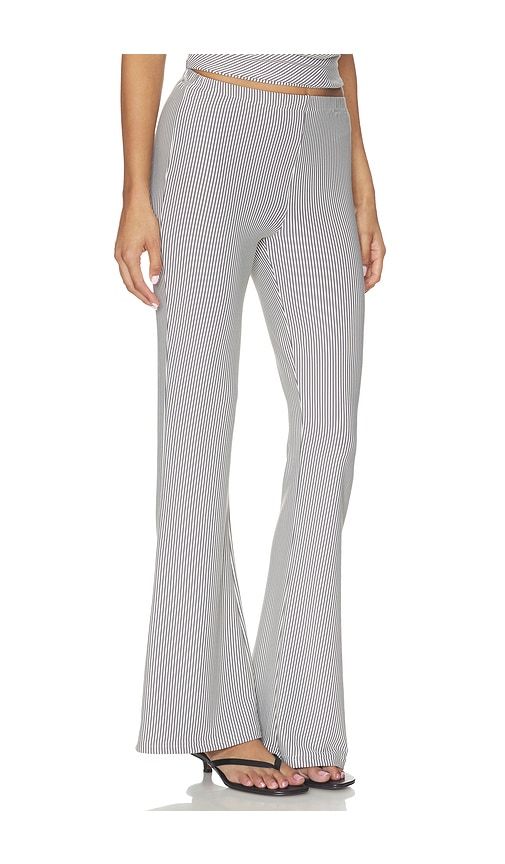 Libbie Bootcut Pant in Grey. - size L (also in M, S, XL, XS, XXS) - superdown - Modalova