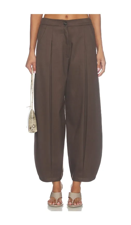 Mika Tuck Trousers in . - size L (also in M, S) - Source Unknown - Modalova