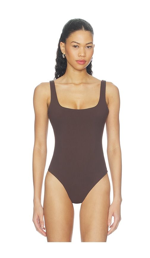 Essential Low Back Tank Thong Back Bodysuit in Chocolate. - size L (also in M, S, XS) - Susana Monaco - Modalova