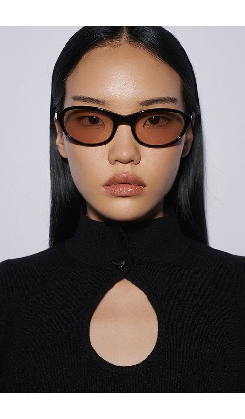 SHEVOKE Kebe Sunglasses in Peach - SHEVOKE - Modalova
