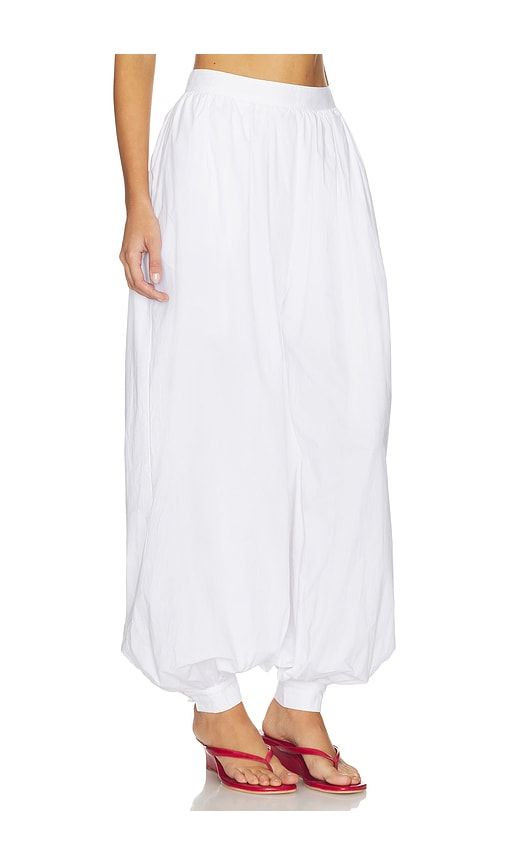 Balloon Pleated Pants in White. - size 32 (also in 34, 36, 38, 40, 42, 46) - ROTATE - Modalova