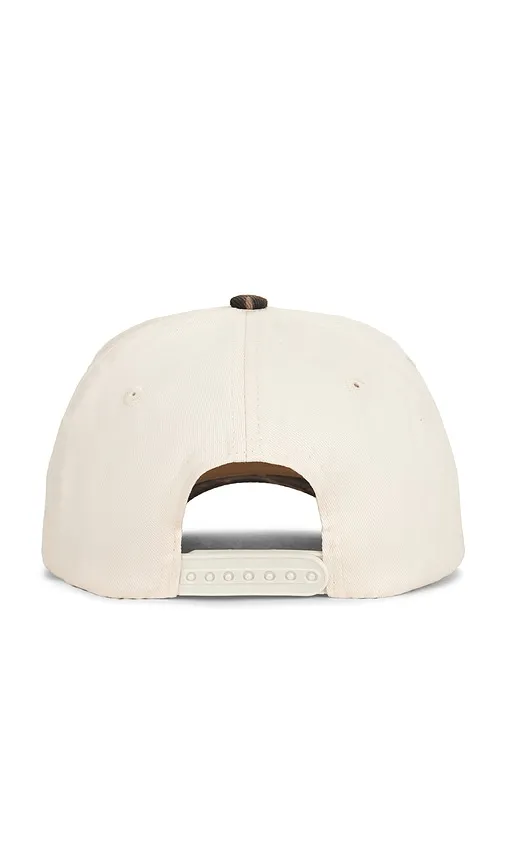Friday Feelin Nice Hat in White - Friday Feelin - Modalova