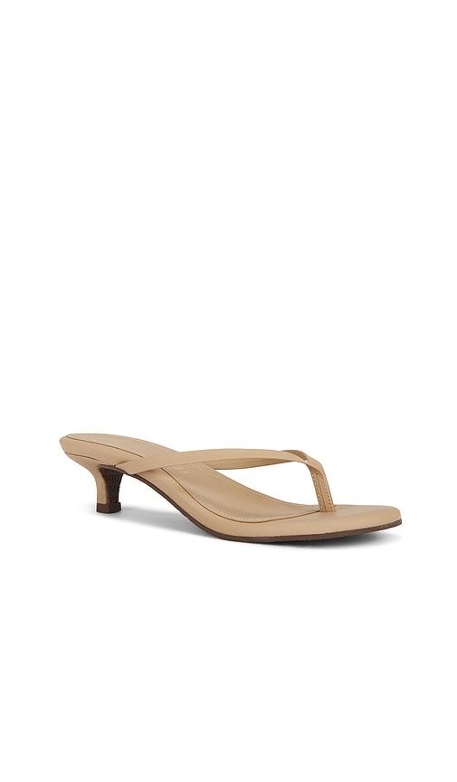 Julia Flip Flop in Neutral. - size 6 (also in 7) - TKEES - Modalova