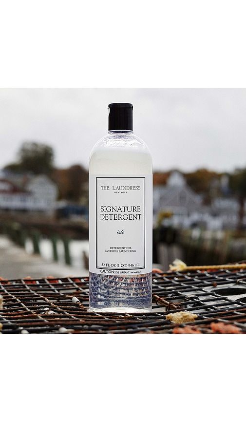 Isle Detergent in - The Laundress - Modalova