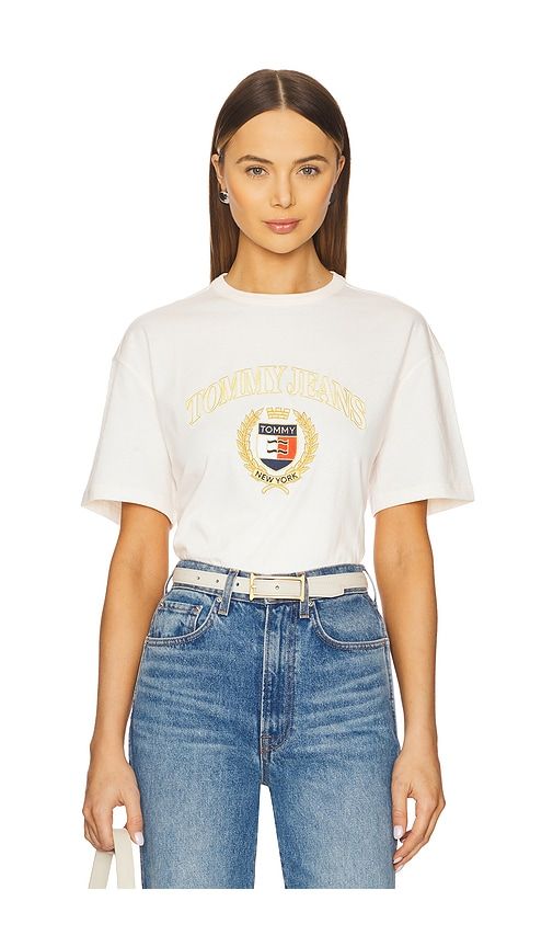 Gold Crest Tee in Cream. - size L (also in M, S, XL/1X) - Tommy Jeans - Modalova