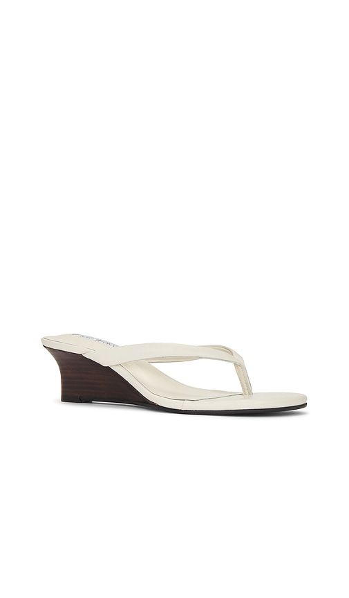 Edgy Sandal in Ivory. - size 5.5 (also in 6, 6.5, 7, 8.5) - Tony Bianco - Modalova