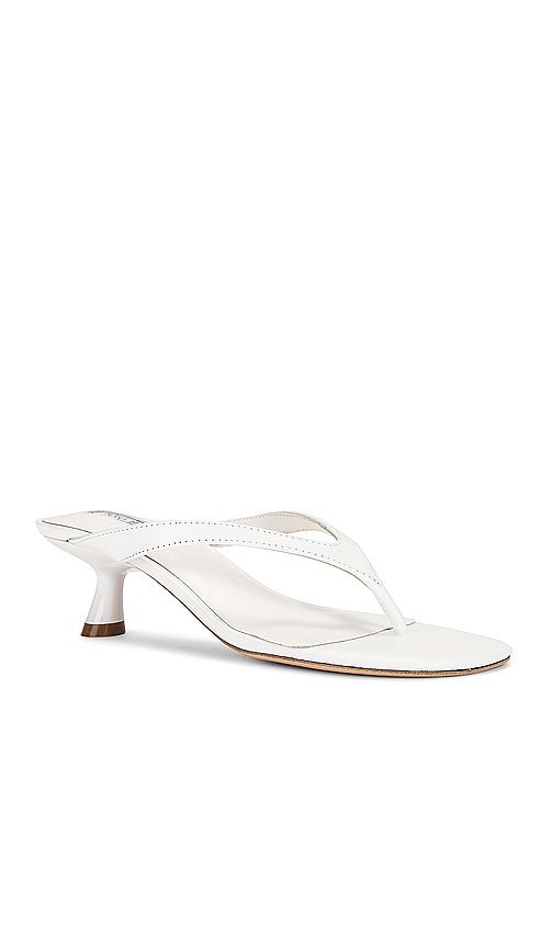 X REVOLVE Krista Sandal in White. - size 6 (also in 7, 7.5, 8, 9) - Tony Bianco - Modalova