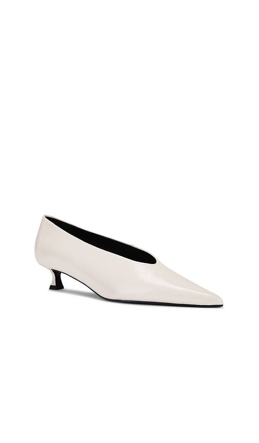 Cherry Pump in White. - size 10 (also in 5, 6, 6.5, 7, 7.5, 8, 8.5, 9, 9.5) - Tony Bianco - Modalova