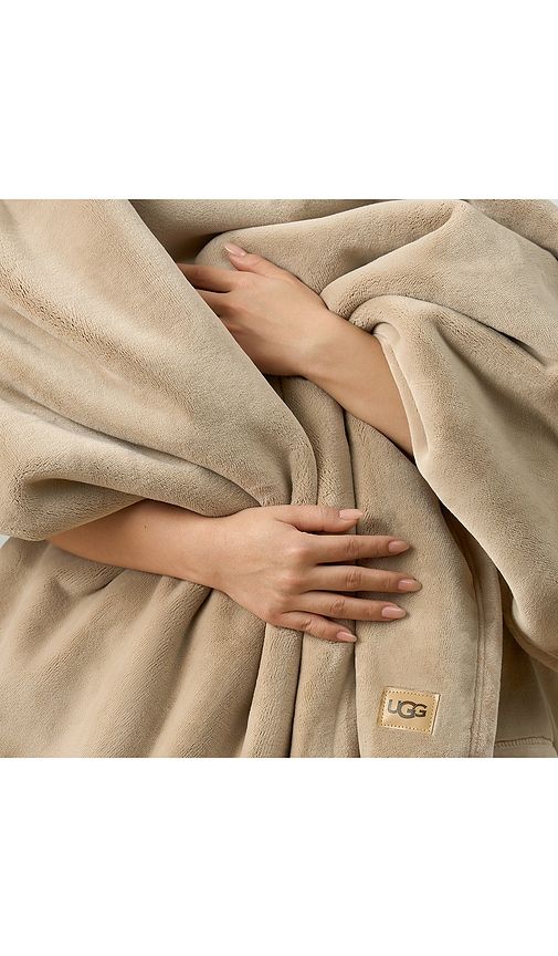 UGG Home Coco Throw Blanket in Tan - UGG Home - Modalova