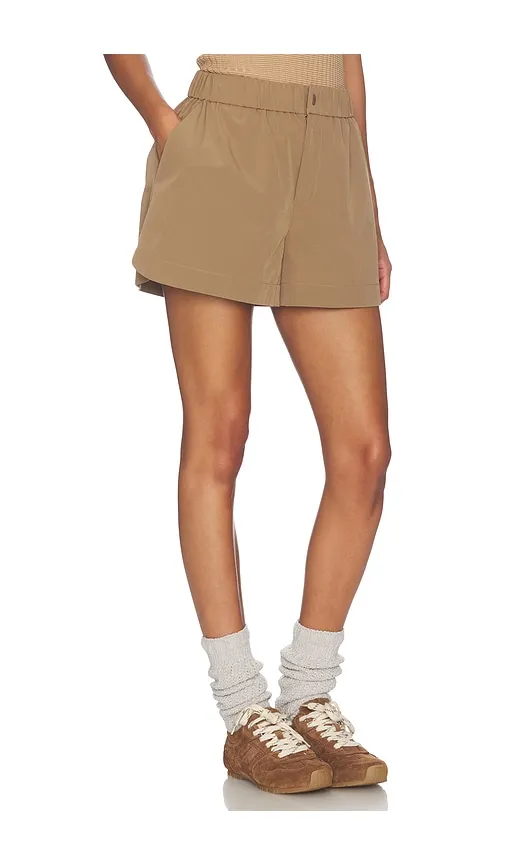Nila Mid Rise Short in Taupe. - size L (also in M, S, XL, XS, XXS) - Varley - Modalova