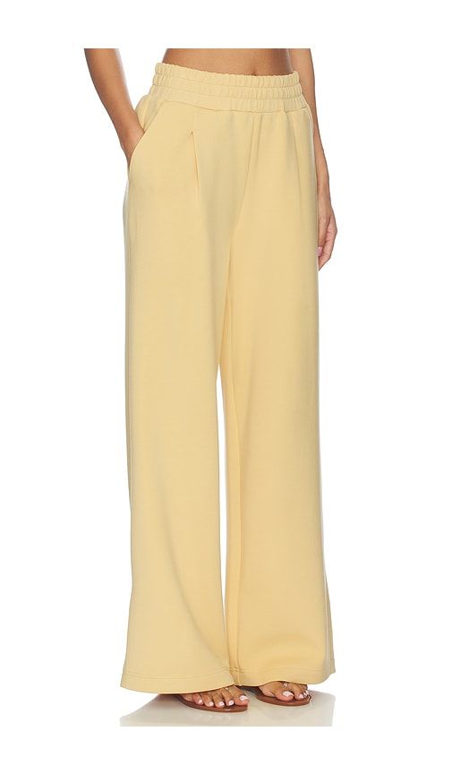 The Extra Wide Leg Pant in Yellow. - size M (also in S) - Varley - Modalova