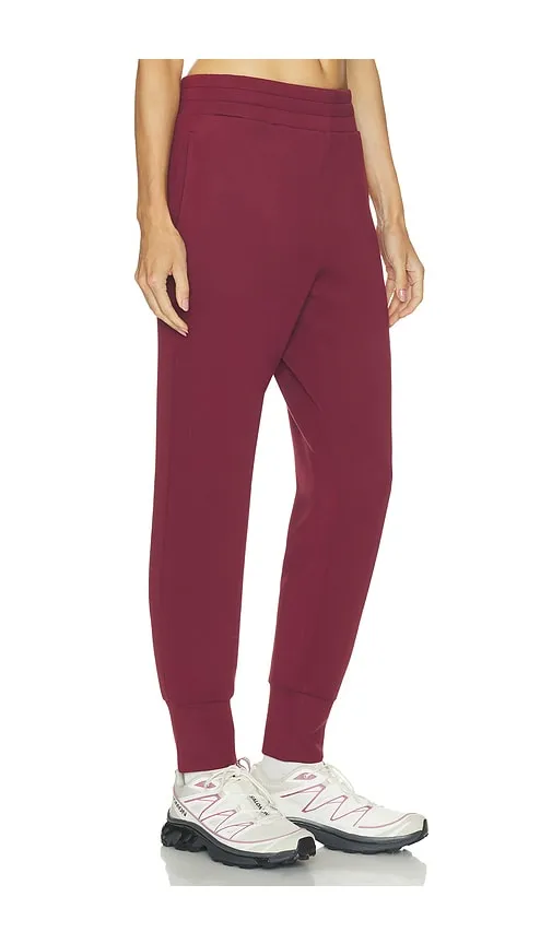 The Slim Cuff Pant 27.5 in Burgundy. - size L (also in M, S, XS) - Varley - Modalova