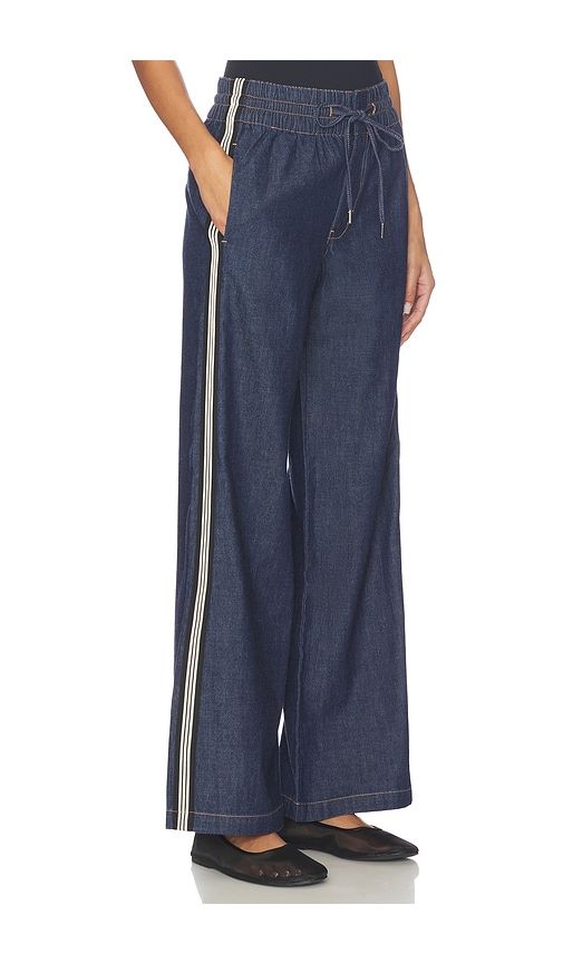 Taylor High Rise Wide Leg in Blue. - size 2 (also in 4, 8) - Veronica Beard - Modalova