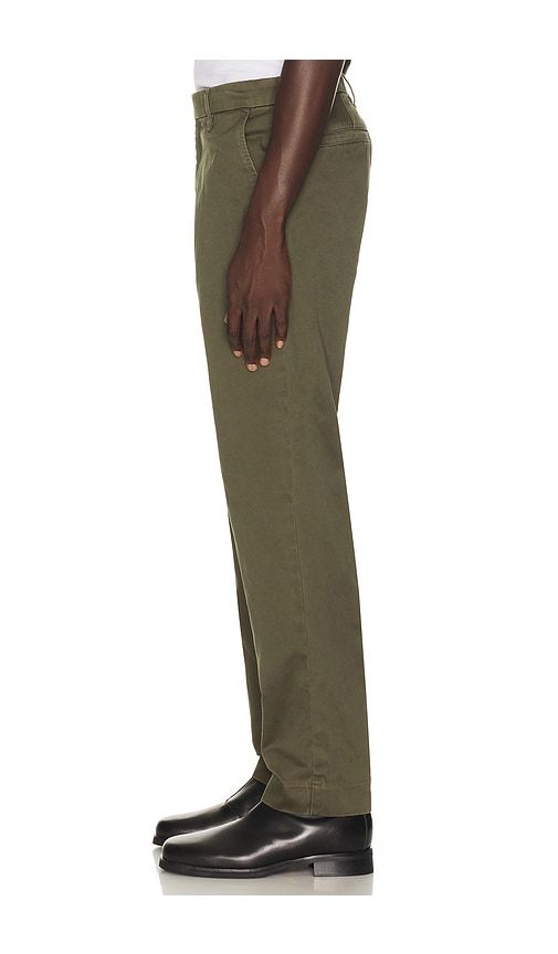 Owen Chino Pants in Green. - size 30 (also in 31, 32, 33, 34, 36) - Vince - Modalova