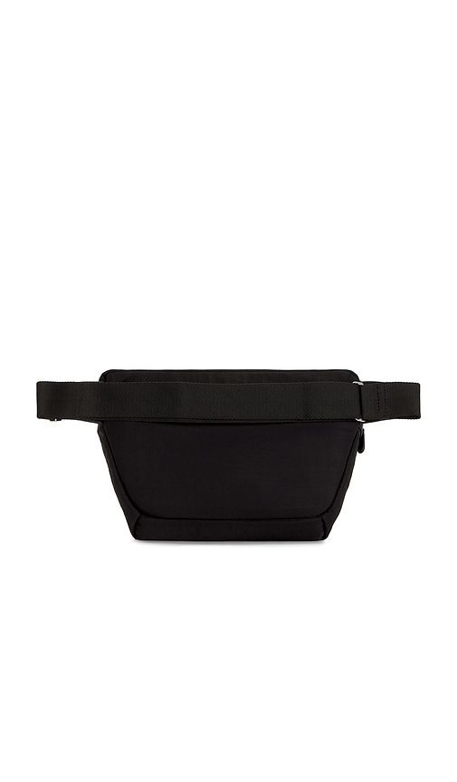 Ventura Nylon Sling Bag in Black - Vince - Modalova