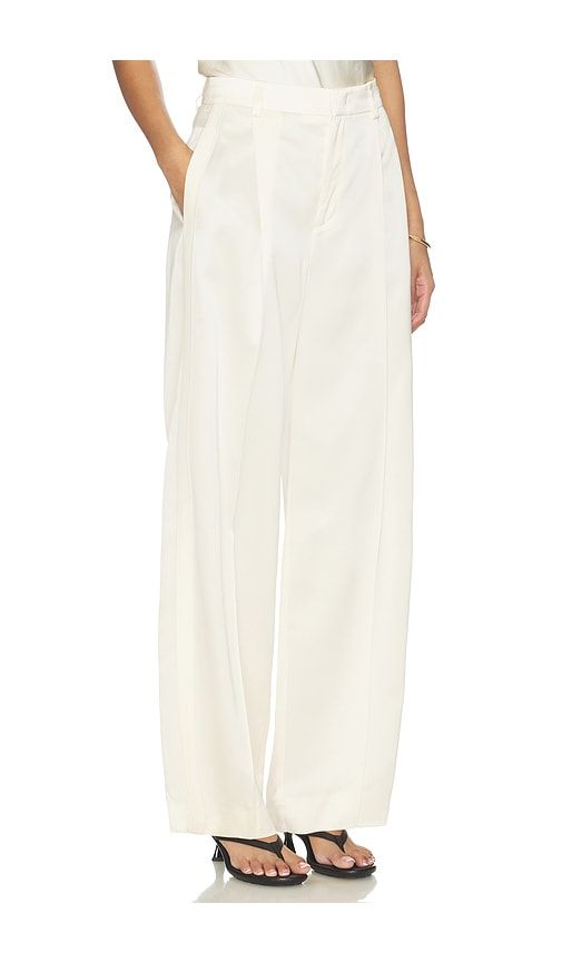 High Waist Satin Trouser in Ivory. - size 0 (also in 10, 2, 4, 6, 8) - Vince - Modalova