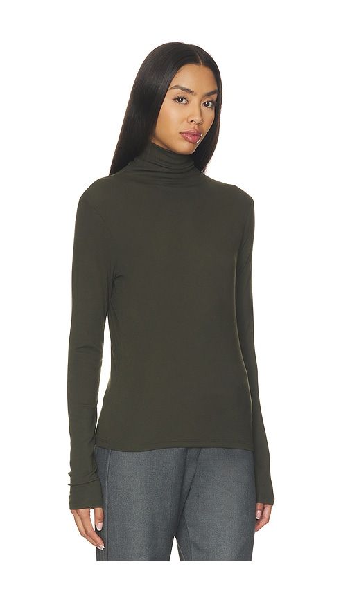 Essential Longsleeve Turtleneck in Dark Green. - size XS (also in S, M, L, XL) - Vince - Modalova