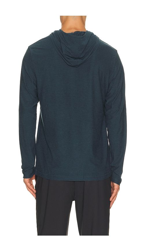 Strato Tech Hoodie in Blue. - size L (also in M, S, XL/1X, XXL/2X) - Vuori - Modalova