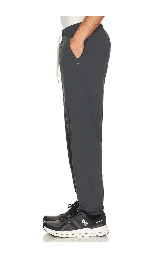 Kore Lined 28 Jogger in Grey. - size L (also in M, S, XL/1X, XXL/2X) - Vuori - Modalova