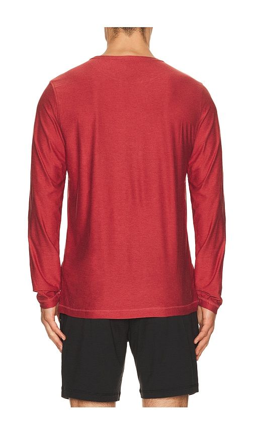 Strato Tech Long Sleeve Tee in Red. - size L (also in M, S, XL/1X, XXL/2X) - Vuori - Modalova