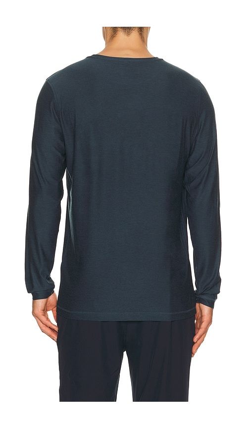 Strato Tech Long Sleeve Tee in Blue. - size L (also in M, S, XL/1X, XXL/2X) - Vuori - Modalova