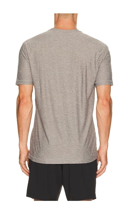 Strato Tech Tee in Grey. - size L (also in M, S, XXL/2X) - Vuori - Modalova