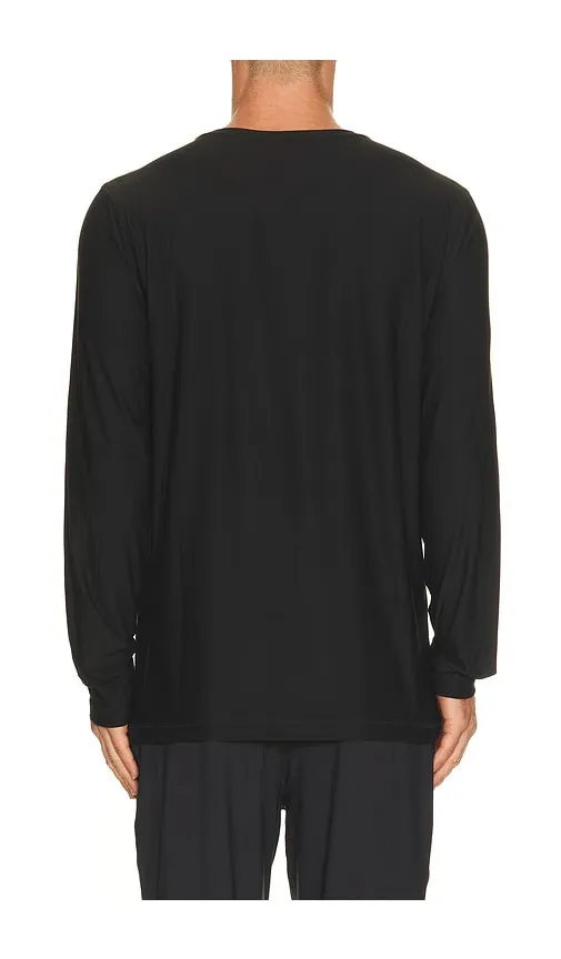 Long Sleeve Strato Tech Tee in . - size S (also in XL/1X, XXL/2X) - Vuori - Modalova