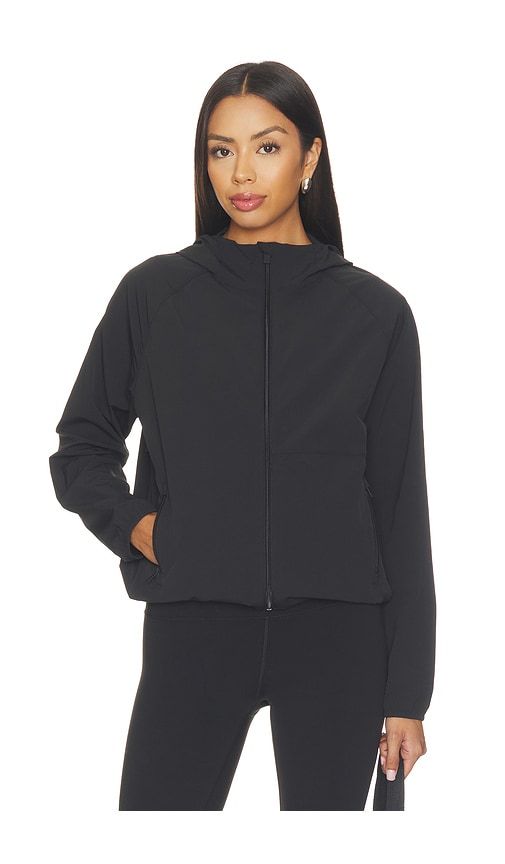 Renew Trainer Shell Jacket in . - size L (also in M, S, XS) - Vuori - Modalova