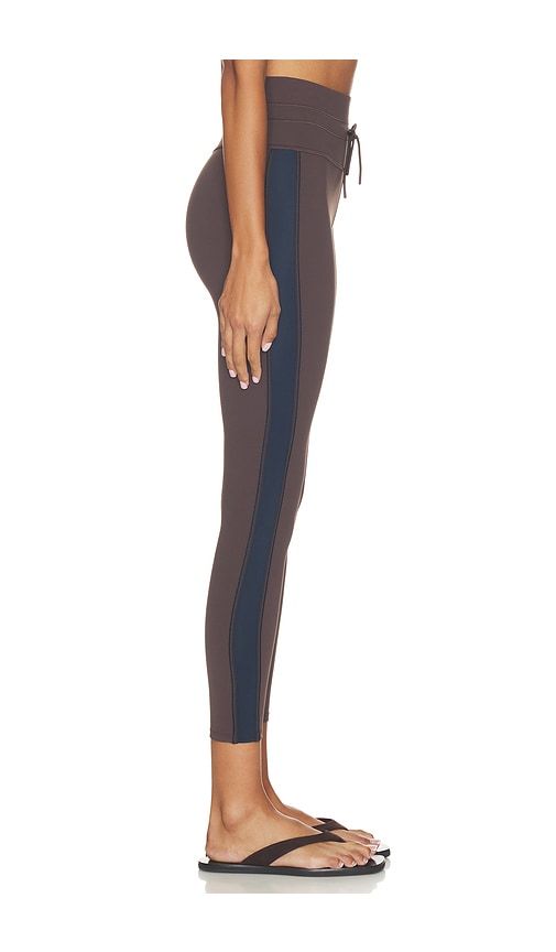 Daily Track Legging in Brown. - size M (also in S, XS) - Vuori - Modalova