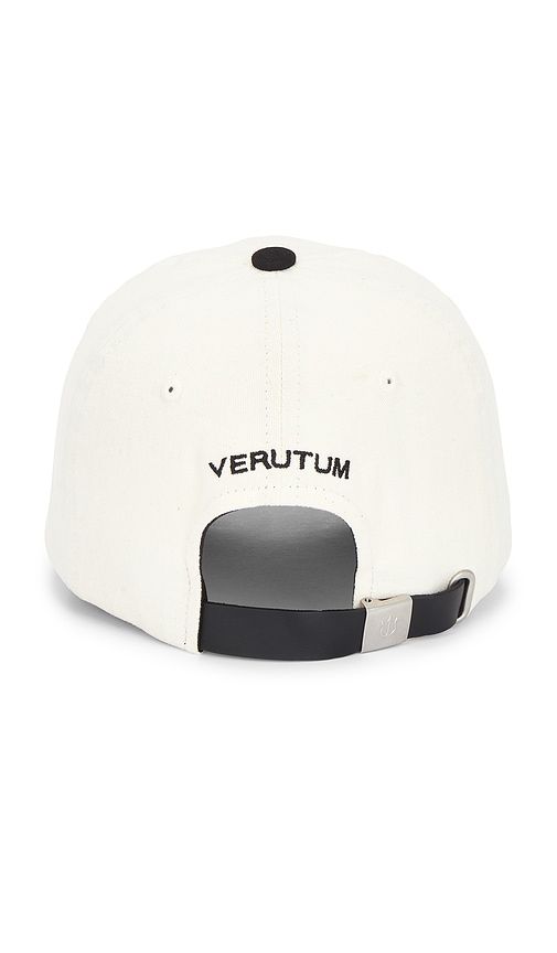 VERUTUM Initial Cap in Cream - VERUTUM - Modalova