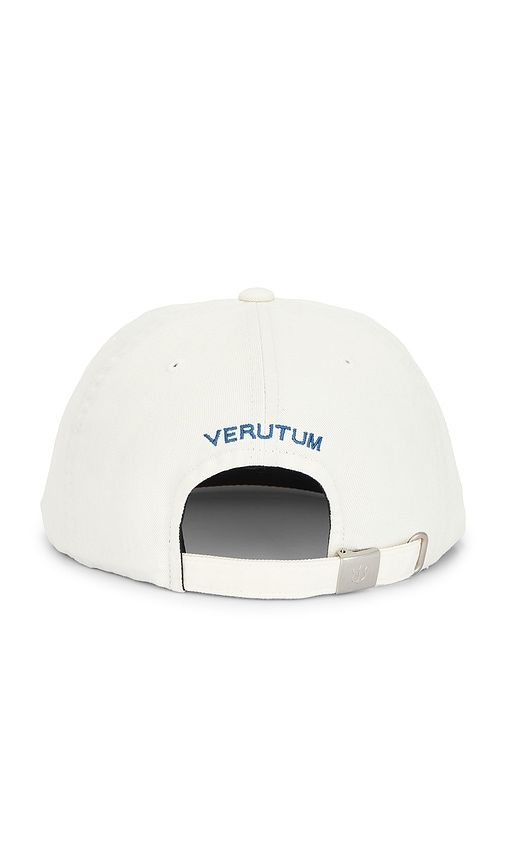 VERUTUM Slogan Cap in Cream - VERUTUM - Modalova