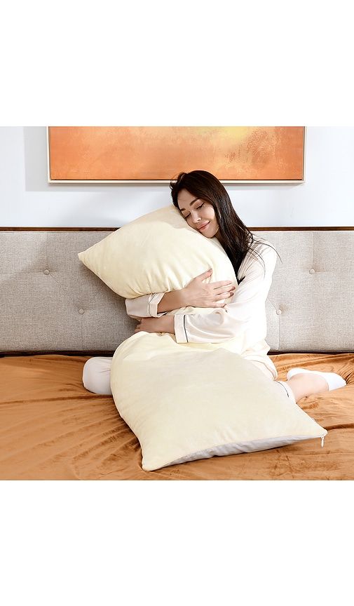 Side Sleeper Body Pillow in Ivory - Yana Sleep - Modalova