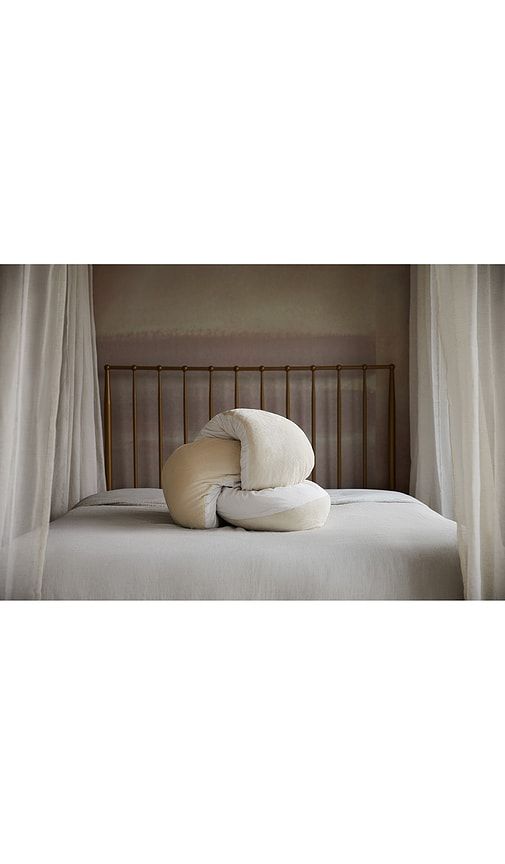 Classic Pillow Cover in Ivory - Yana Sleep - Modalova