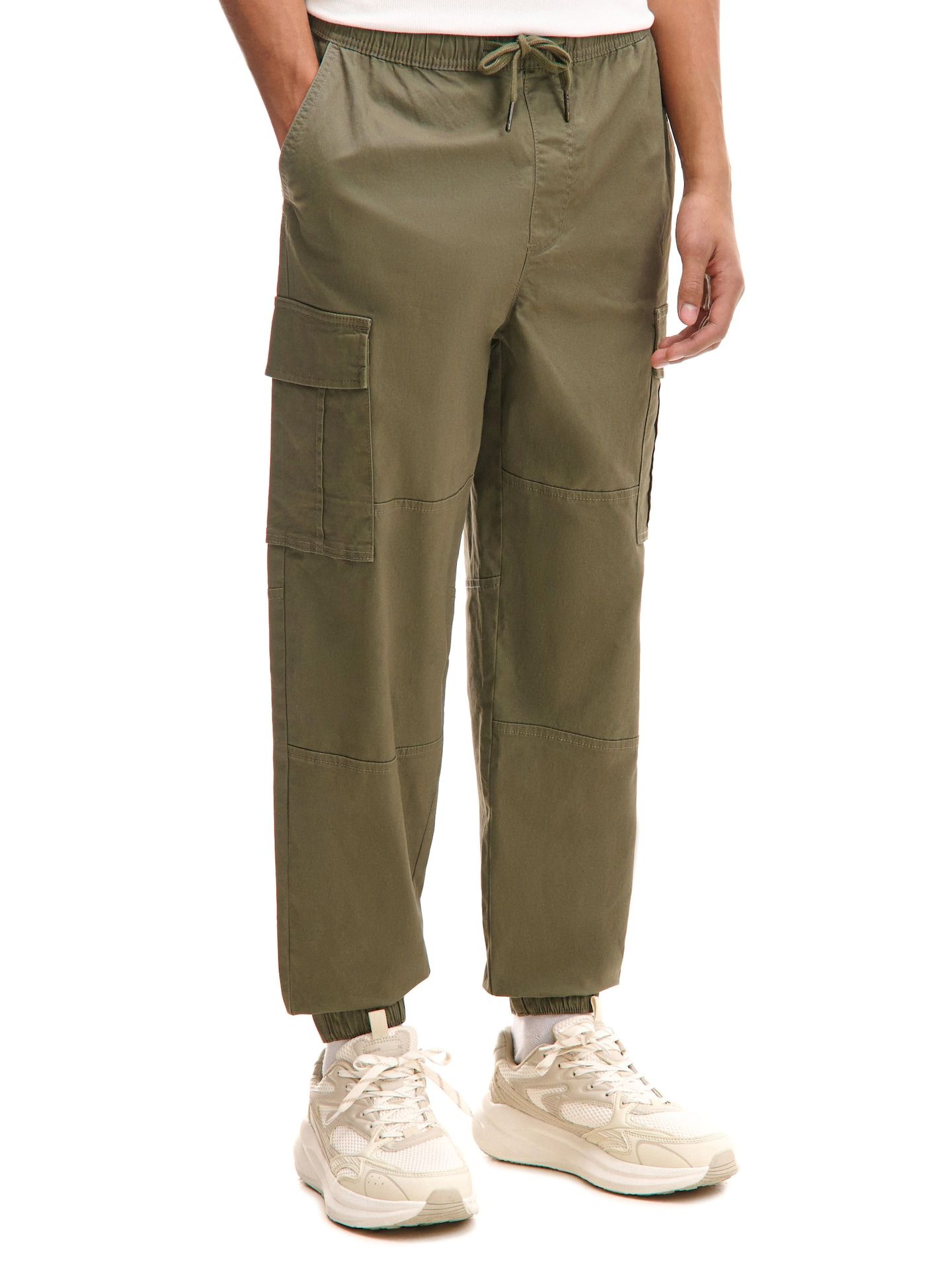 Joggers con bolsillos cargo - Cropp - Modalova