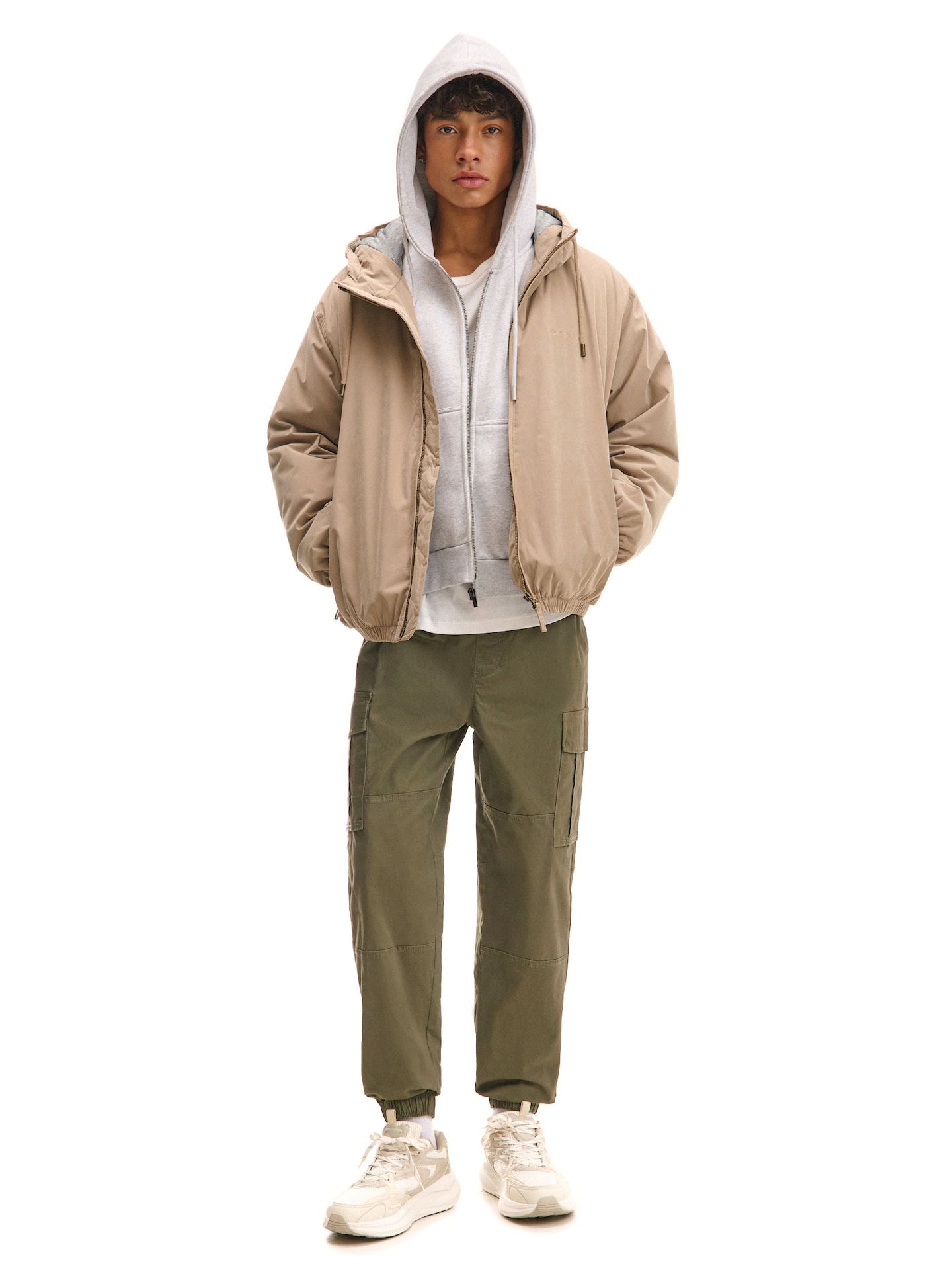 Joggers con bolsillos cargo - Cropp - Modalova