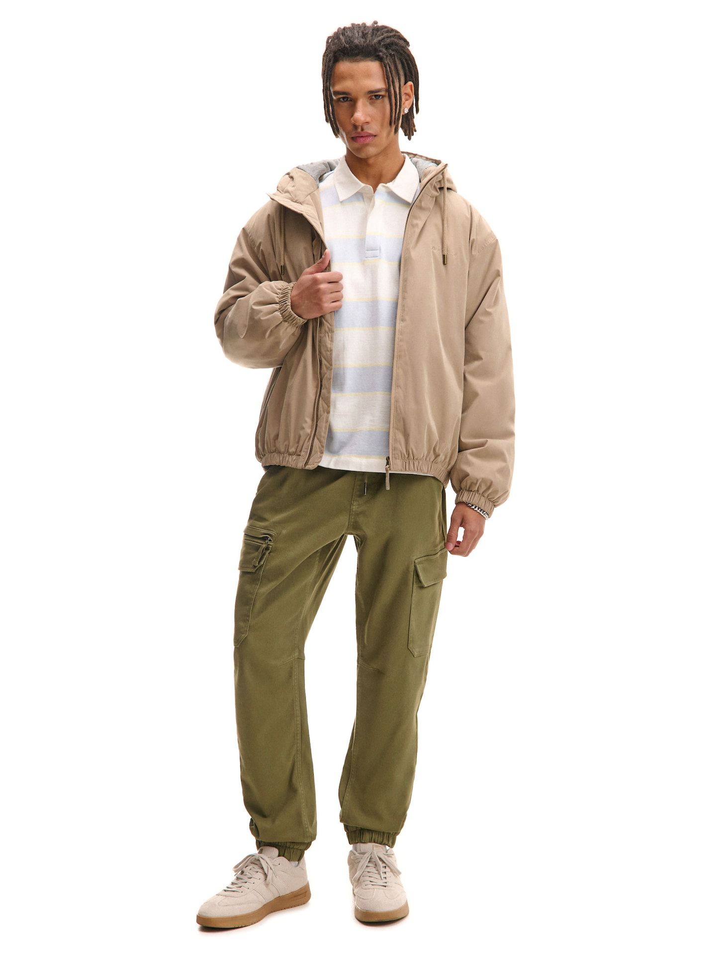 Joggers con bolsillos cargo - Cropp - Modalova