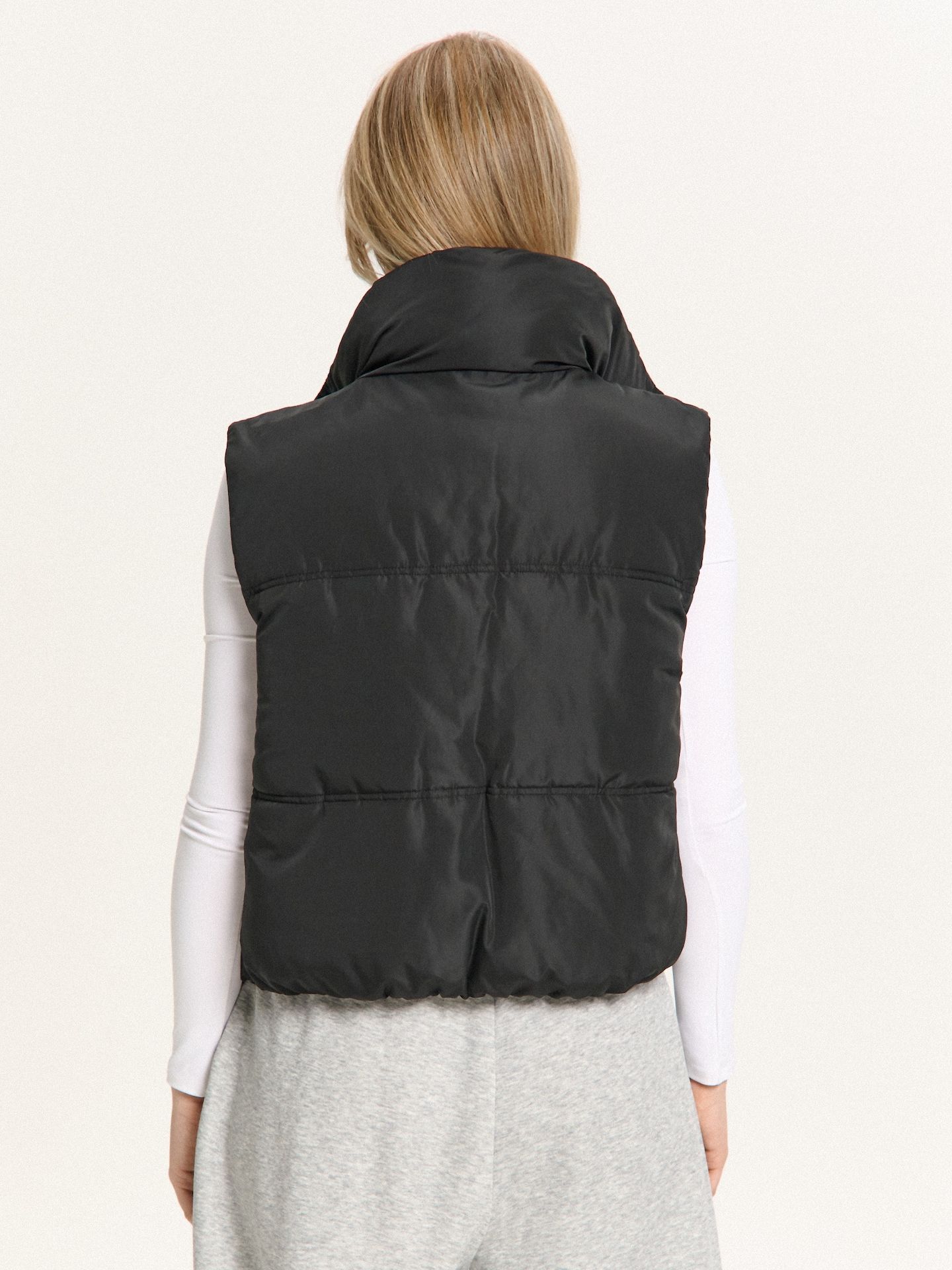 Chaleco acolchado con cuello perkins - Cropp - Modalova
