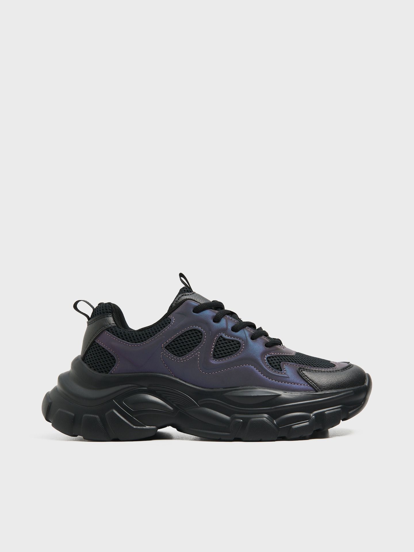 Holographic effect sneakers - Cropp - Modalova
