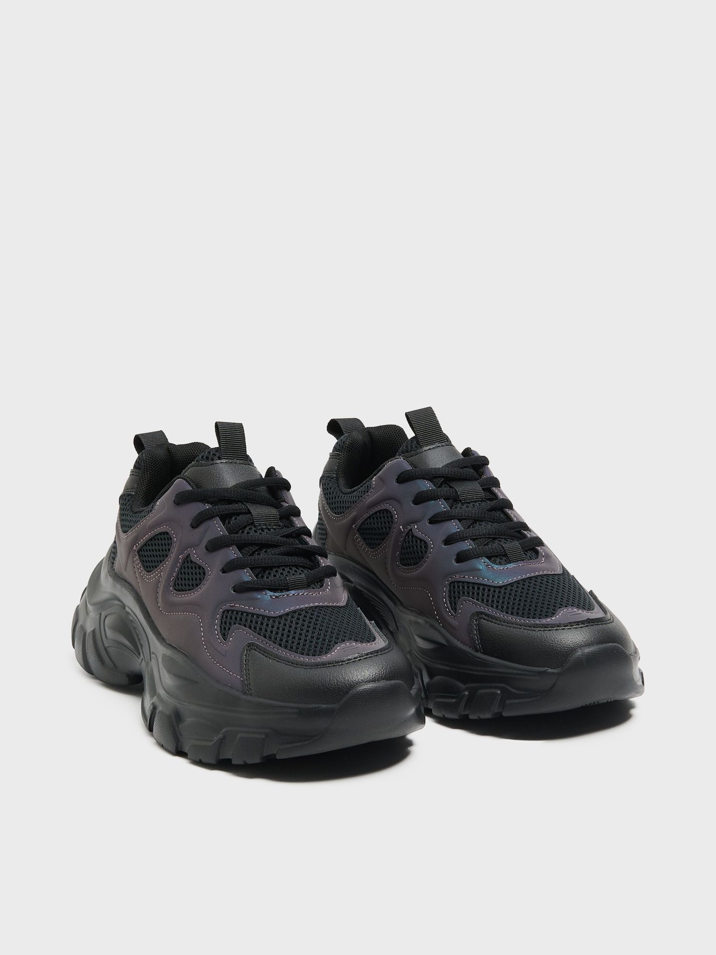Holographic effect sneakers - Cropp - Modalova