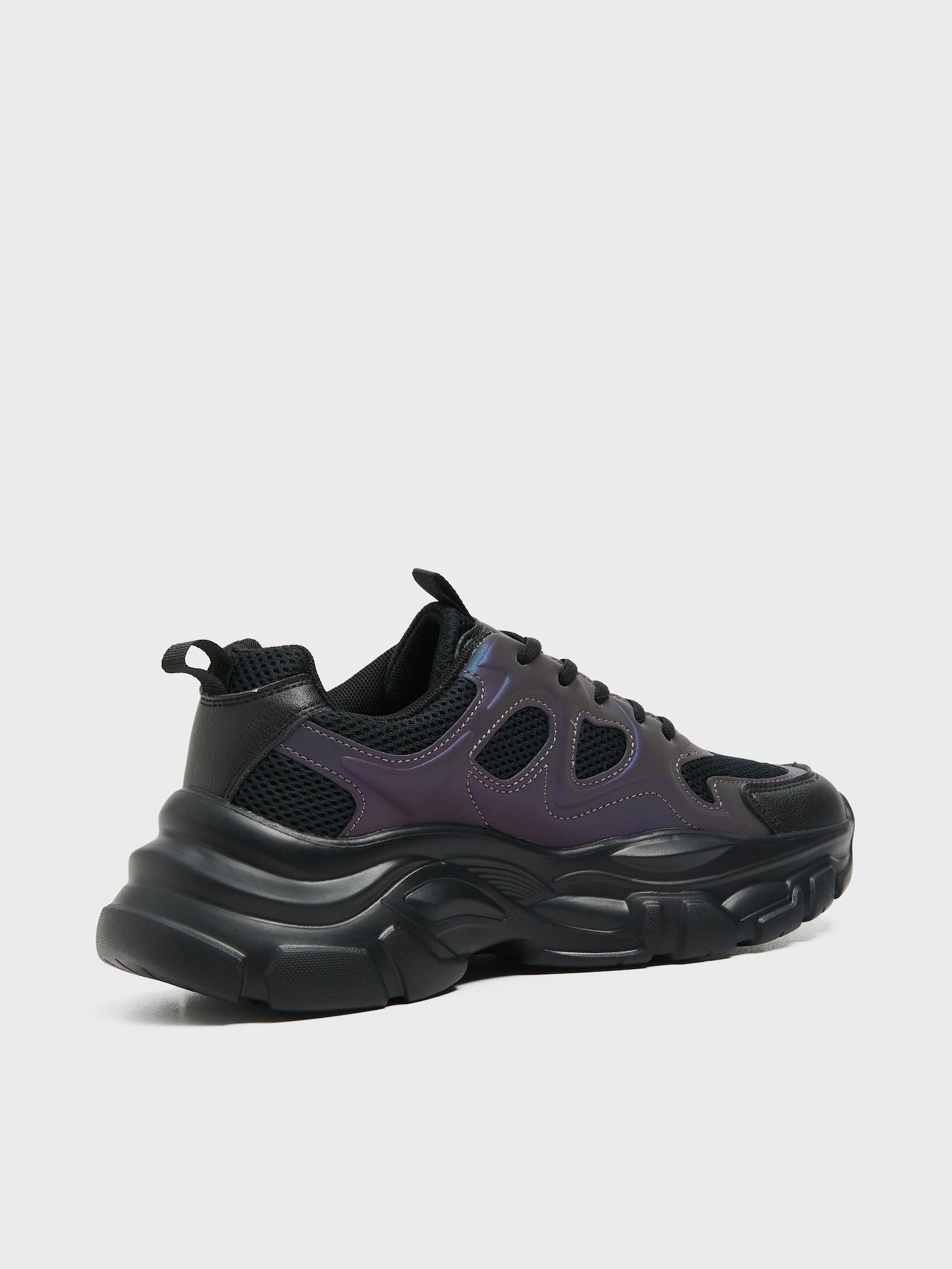 Holographic effect sneakers - Cropp - Modalova