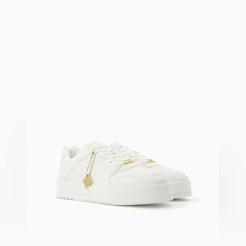 Zapatillas blancas hombre online bershka