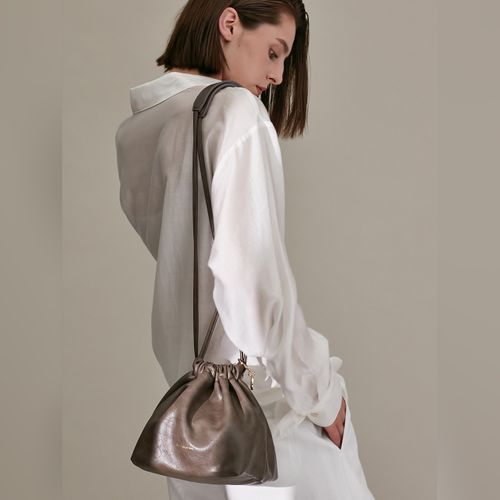 ショルダーバッグ・ポシェット [ALICE MARTHA] Emel Quilting Chain Bag (2 Colors) Designer fashion, Seoul-fully created | W Concept
